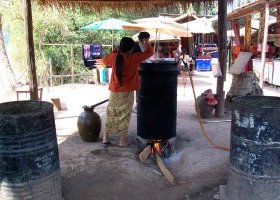 Handicraft villages close to Luang Prabang - "Sake" rice whisky (...)