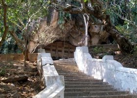 Reaching the Pak Ou cave #2 after a hundred of stairs