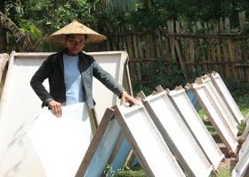 Handicraft villages close to Luang Prabang - Saa Paper production
