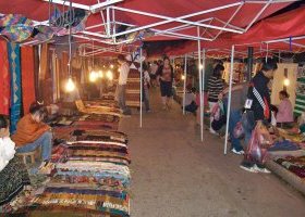 Night market iin Luang Prabang, starting around 17h00